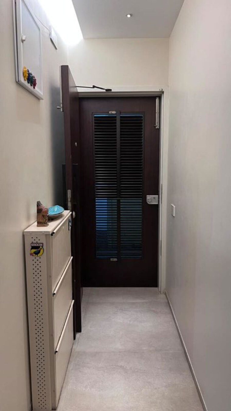 Bathroom, lady-ratan-tower 1.5 Bedroom 540 Sq.Ft. Apartment In Worli Mumbai 9725401