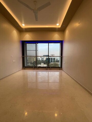 Room in 3 BHK Apartment at Gurukul CHS Matunga, Matunga East – for Rent