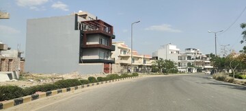  Plot For Sale in Gaur Yamuna City