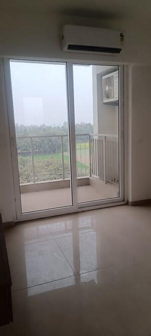 Room in 3 BHK Apartment at Tata La Vida, Sector 113 – for Rent