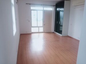 Room in 3.5 BHK Apartment at Vipul Greens, Sector 48 – for Rent