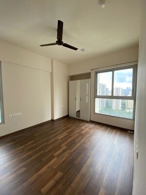 Room in 2 BHK Apartment at Piramal Vaikunth, Balkum Pada – for Rent