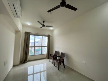 Room in 2 BHK Apartment at Piramal Vaikunth, Balkum Pada – for Rent