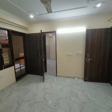 Room in 2 BHK Apartment at Unitech Fresco, Sector 50 – for Rent