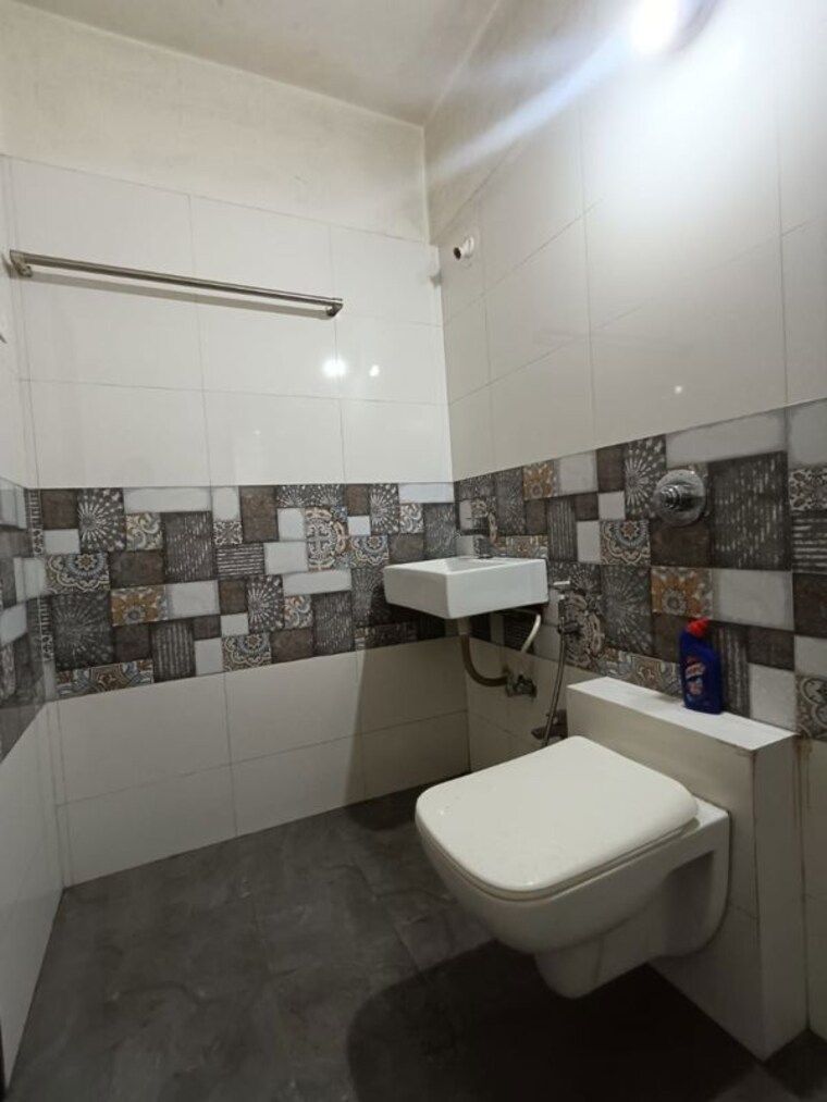 Attached Bathroom, chembur 2 Bedroom 690 Sq.Ft. Apartment In Chembur Mumbai 9725475