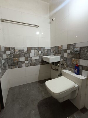 Attached Bathroom in 2 BHK Apartment at Chembur – for Rent