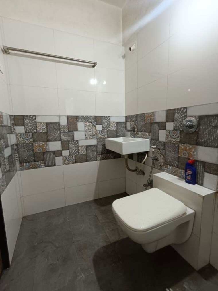 Attached Bathroom, chembur 2 Bedroom 690 Sq.Ft. Apartment In Chembur Mumbai 9725475