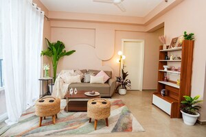 Living Room in 2.5 BHK Apartment at Microtek Greenburg, Sector 86 – for Rent