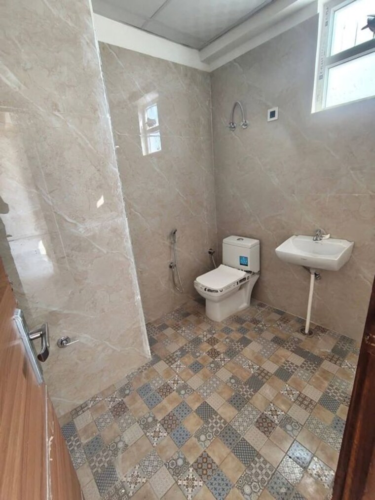 Bathroom, saket 3 Bedroom 1500 Sq.Ft. Apartment In Saket Delhi 9725537