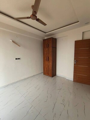 Room in 3 BHK Apartment at Saket – for Rent