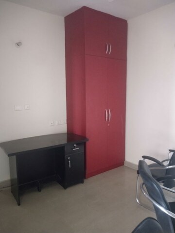 Room in 2 BHK Apartment at Gomti Nagar – for Rent