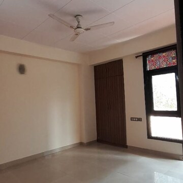 Room in 3 BHK Apartment at Panchsheel Sps Heights, Ahinsa Khand 2 – for Rent