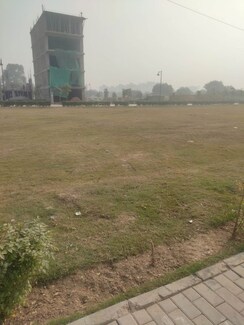 Plot For Sale in Sector 76