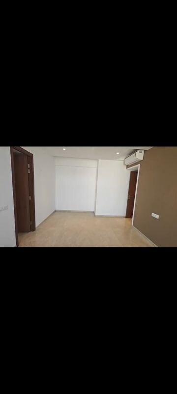 Room in 3 BHK Apartment at Hiranandani Lake Encalve Glendale, Ghodbunder Road – for Rent