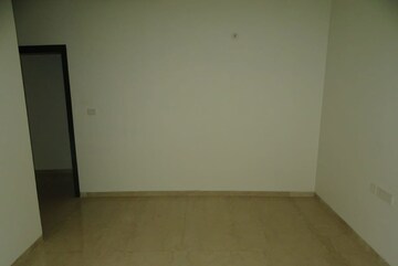 Room in 4 BHK Apartment at Oberoi Realty Esquire, Goregaon East – for Sale