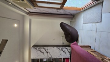 Furnished Amenities in 2 BHK Builder Floor at The Estate Floors, Sector 43 – for Rent