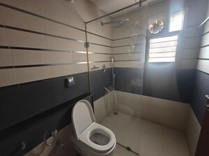 Bathroom in 3.5 BHK Apartment at Hm Grandeur, Frazer Town – for Rent