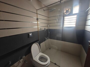 Bathroom in 3.5 BHK Apartment at Hm Grandeur, Frazer Town – for Rent