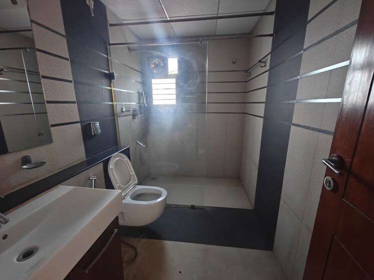 Bathroom, hm-grandeur 3.5 Bedroom 3400 Sq.Ft. Apartment In Frazer Town Bangalore 9725660