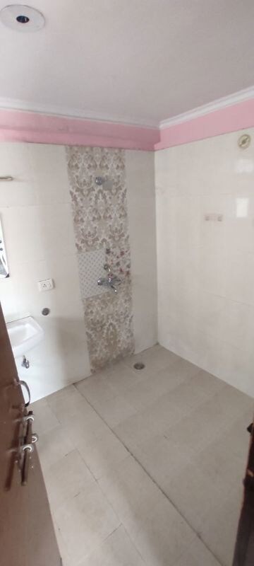 Bathroom in 3 BHK Apartment at Vatika City, Sector 49 – for Rent