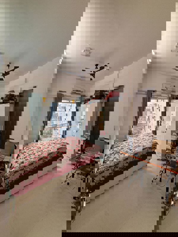 2 BHK 700 Sq.Ft. Apartment in Tilak Nagar Building