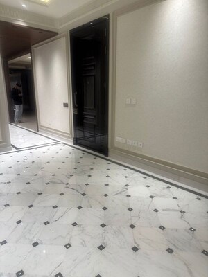 Room in 3 BHK Builder Floor at Chanakyapuri – for Sale