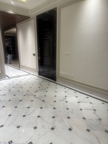 Room in 3 BHK Builder Floor at Chanakyapuri – for Sale