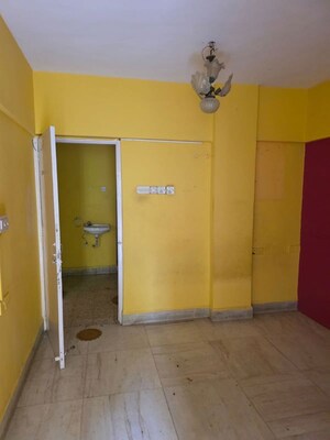Room in 1.5 BHK Apartment at New India Himalaya, Andheri East – for Rent