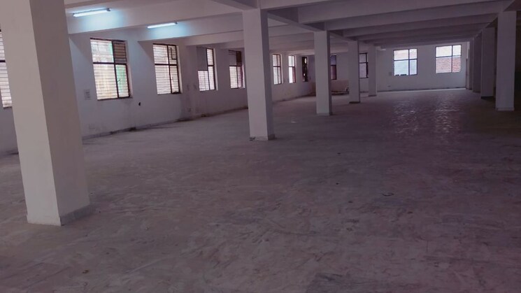 Common Area, sector 63 Commercial Warehouse 5500 Sq.Ft. In Sector 63 Noida 9725635