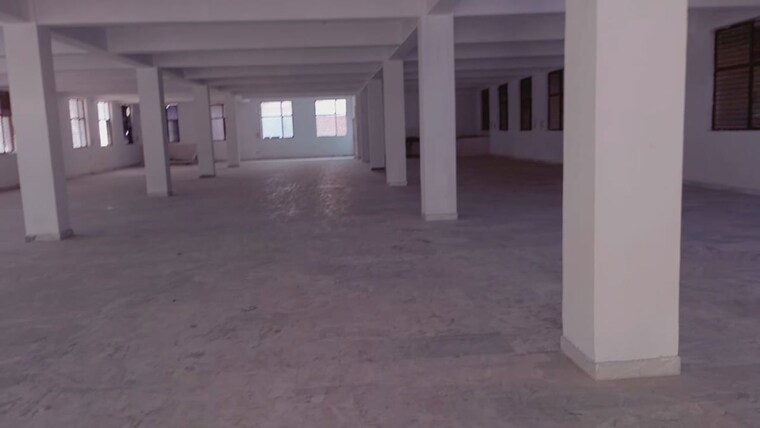 Common Area, sector 63 Commercial Warehouse 5500 Sq.Ft. In Sector 63 Noida 9725635