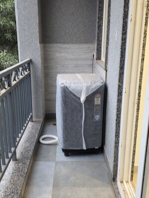 Balcony in 1 BHK Builder Floor at The Estate Floors, Sector 43 – for Rent