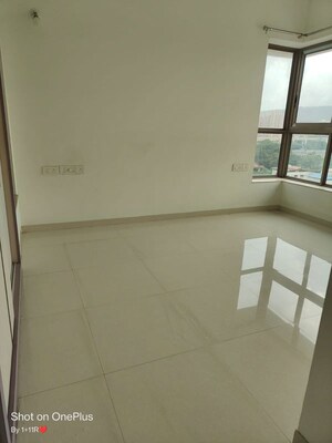 Furnished Amenities in 2 BHK Apartment at Kalpataru Immensa, Kolshet Road – for Rent