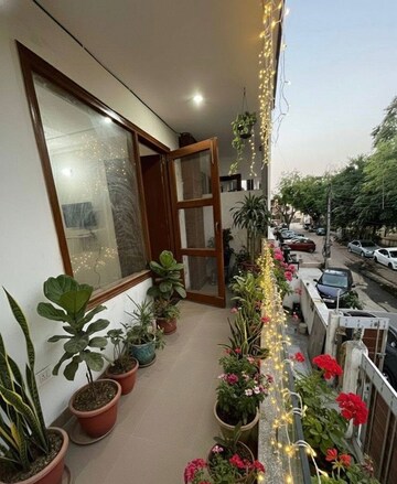 Balcony in 1 BHK Builder Floor at The Estate Floors, Sector 43 – for Rent