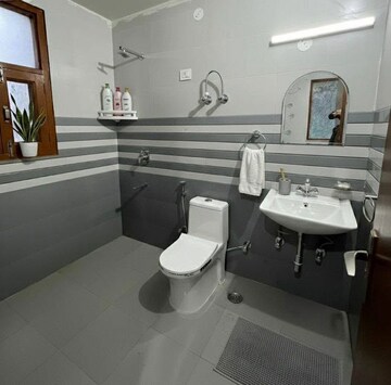 Master Bedroom in 1 BHK Builder Floor at The Estate Floors, Sector 43 – for Rent