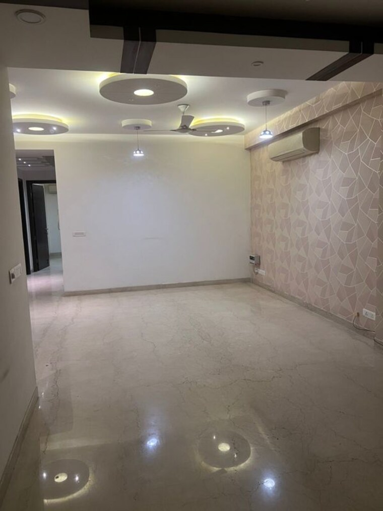 Room, safdarjung enclave 3.5 Bedroom 2258 Sq.Ft. Builder Floor In Safdarjung Enclave Delhi 9725755