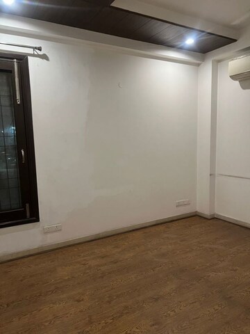Room in 3.5 BHK Builder Floor at Safdarjung Enclave – for Rent