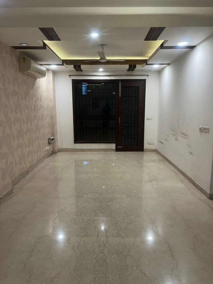 Room, safdarjung enclave 3.5 Bedroom 2258 Sq.Ft. Builder Floor In Safdarjung Enclave Delhi 9725755