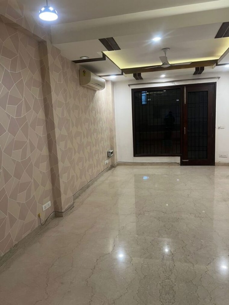 Room, safdarjung enclave 3.5 Bedroom 2258 Sq.Ft. Builder Floor In Safdarjung Enclave Delhi 9725755