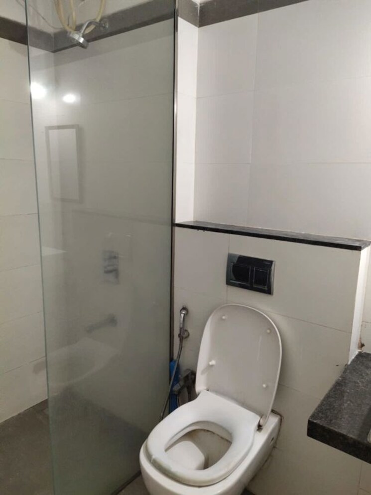 Bathroom, kalpataru-immensa 3 Bedroom 950 Sq.Ft. Apartment In Kolshet Road Thane 9725776