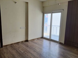 Room in 3 BHK Apartment at Tech Zone 4 Greater Noida – for Rent