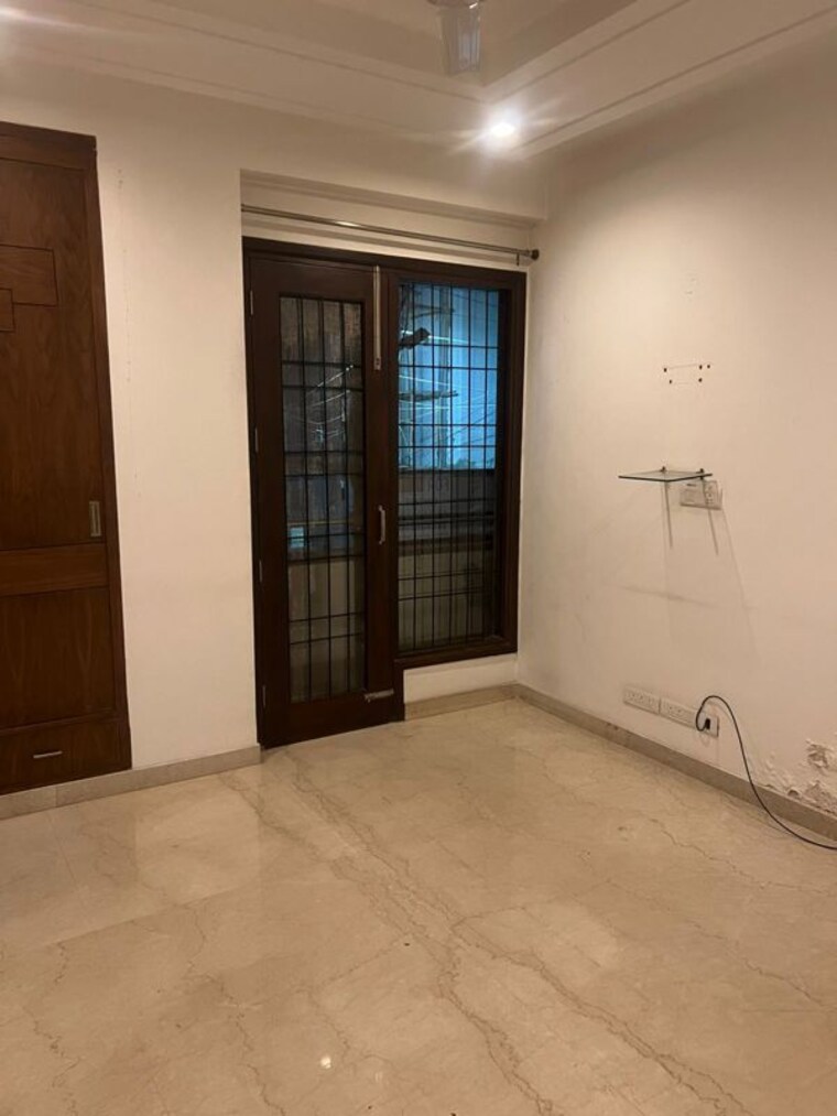 Room, safdarjung enclave 3.5 Bedroom 1800 Sq.Ft. Builder Floor In Safdarjung Enclave Delhi 9725788