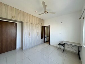 Room in 4 BHK Apartment at Avalon Park At The Prestige City, Sarjapur Road – for Rent