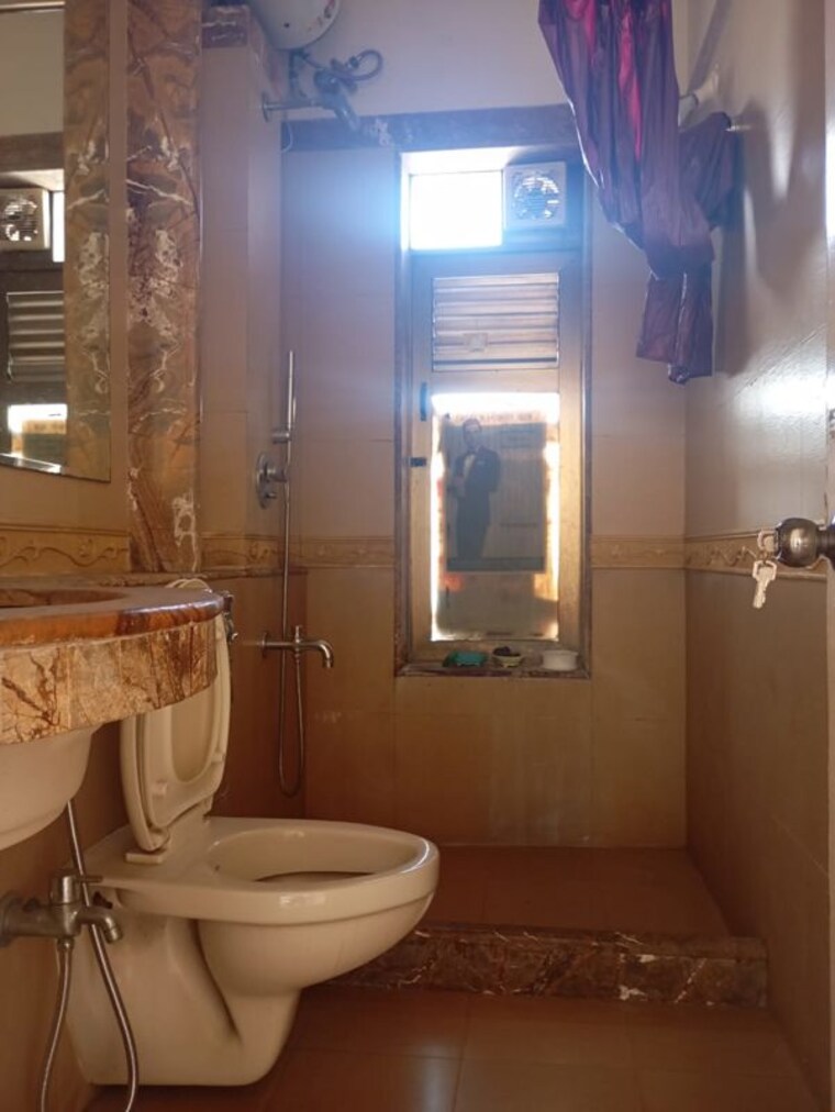 Bathroom, raheja-acropolis 2 Bedroom 750 Sq.Ft. Apartment In Deonar Mumbai 9725772