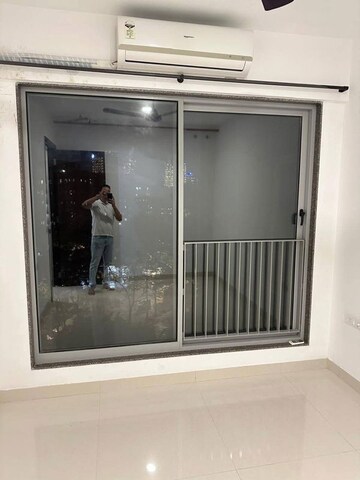 Room in 2 BHK Apartment at Sunteck City Avenue 4, Goregaon West – for Rent