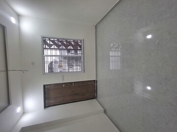 Room in 3 BHK Apartment at Narendra Nagar – for Rent