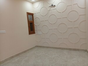 Room in 3 BHK Builder Floor at Mahavir Enclave 1 – for Rent