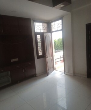 Room in 2 BHK Villa at Jankipuram – for Rent