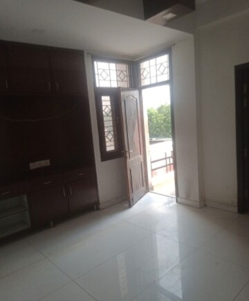Room in 2 BHK Villa at Jankipuram – for Rent