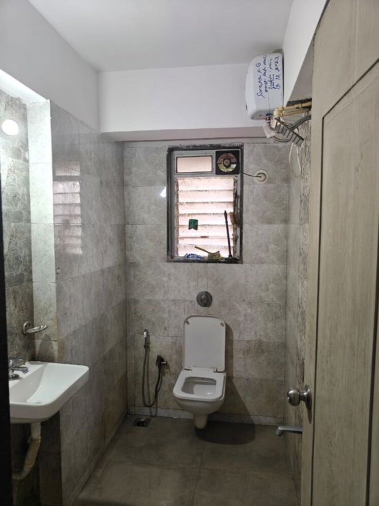 Bathroom, aakaar-tanishq-wisteria 2 Bedroom 720 Sq.Ft. Apartment In Lower Parel Mumbai 9725368