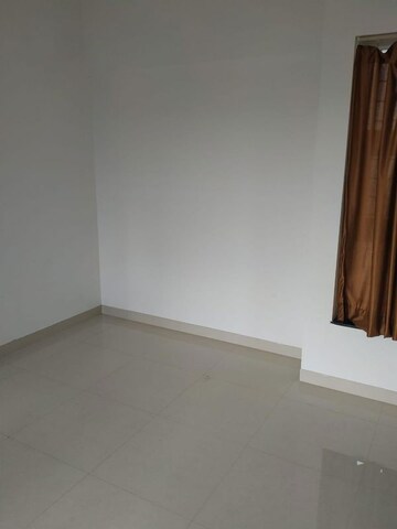 Room in 2 BHK Apartment at Saniket Sunwinds, Bavdhan – for Rent